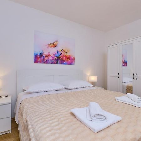 מאלי לוסיניי Apartment Budinic מראה חיצוני תמונה