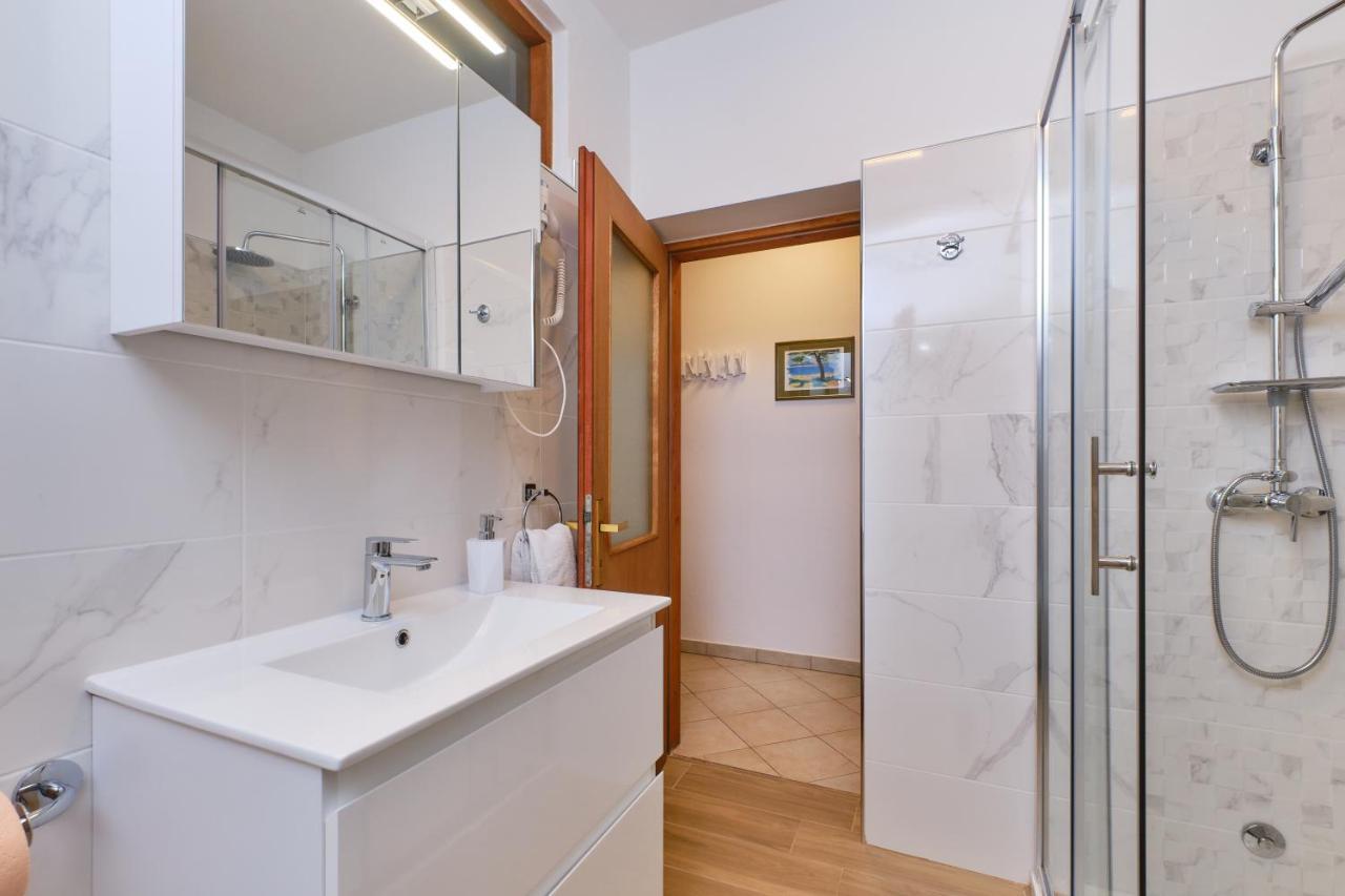 מאלי לוסיניי Apartment Budinic מראה חיצוני תמונה