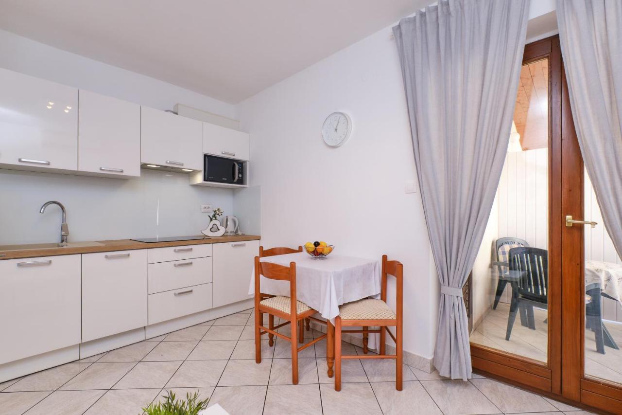 מאלי לוסיניי Apartment Budinic מראה חיצוני תמונה