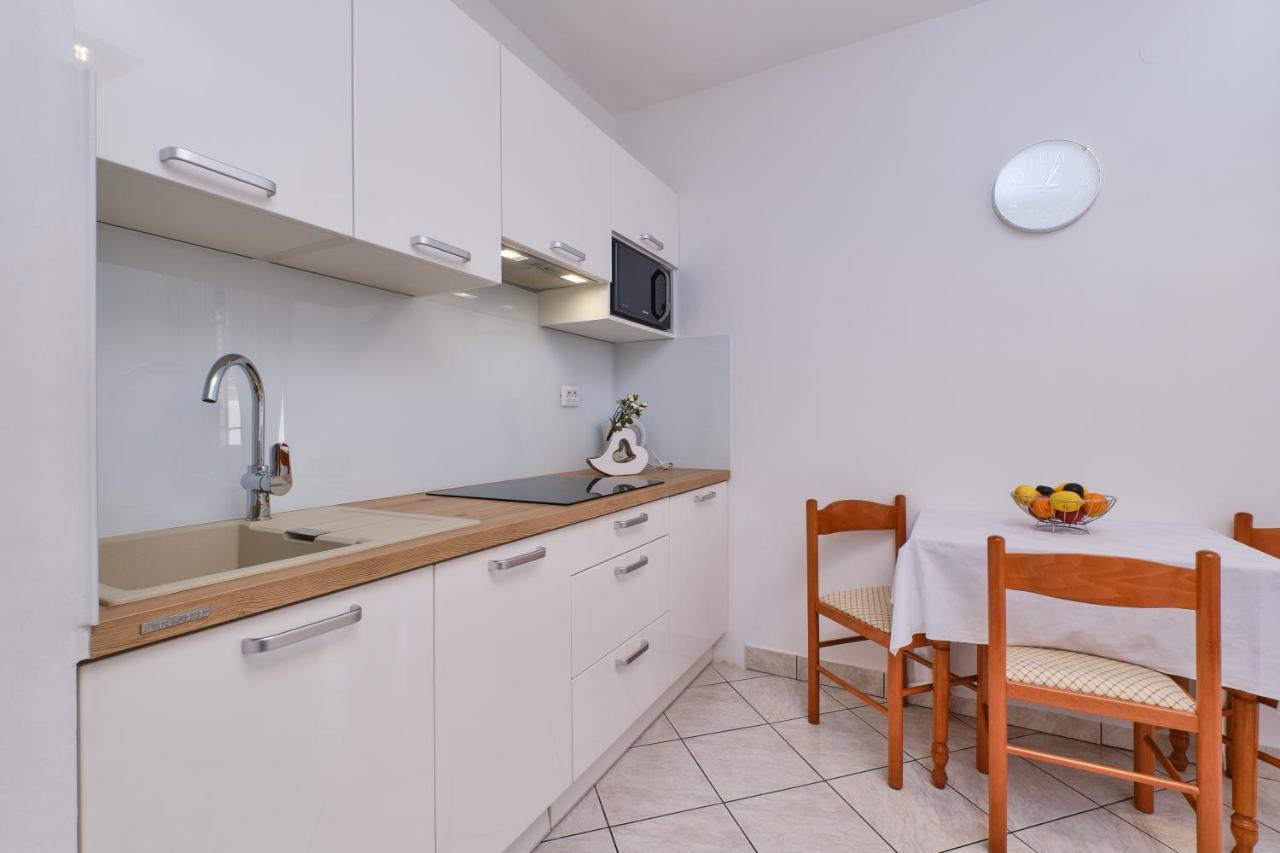 מאלי לוסיניי Apartment Budinic מראה חיצוני תמונה